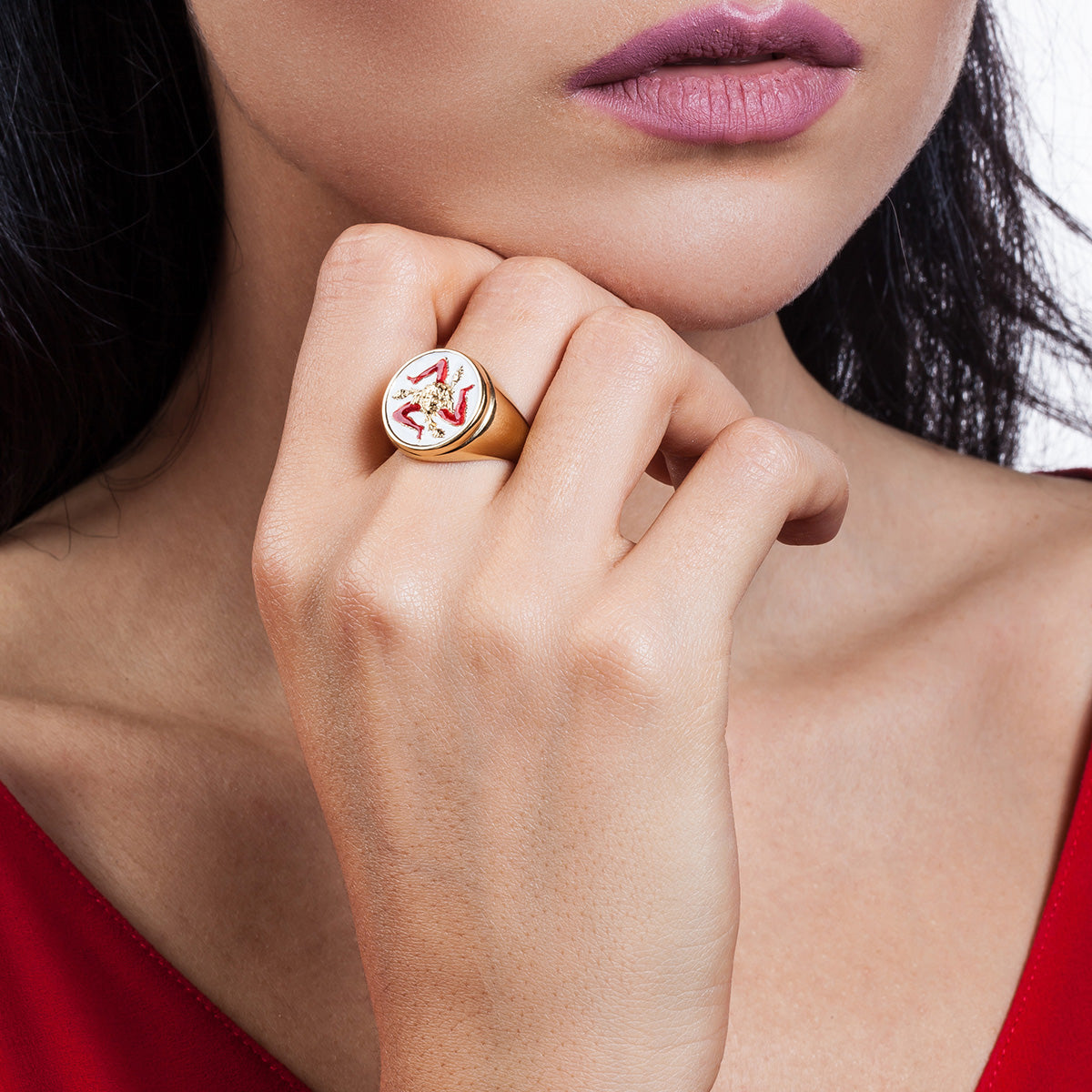 Round Trinacria Ring